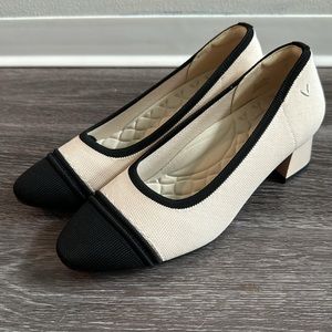 VIVAIA Julie 2.0 - Beige & Black Heels